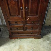 mobile in legno massello 