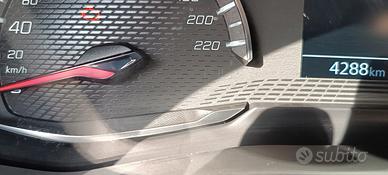 Peugeot 208 autocarro 