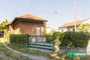 TRILOCALE INDIPENDENTE CON AREA ESTERNA