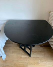 Tavolo in legno massiccio nero allungabile