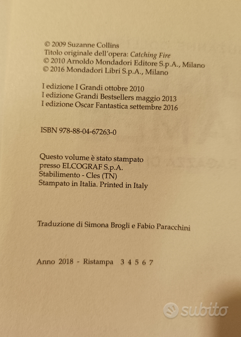 La ragazza di fuoco. Hunger games - Suzanne Collins - Libro - Mondadori -  Oscar fantastica