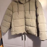 Cappotto da donna in piuma con cappuccio