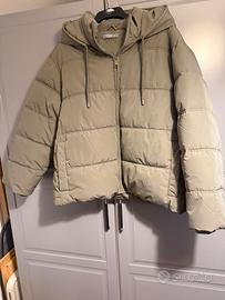 Cappotto da donna in piuma con cappuccio