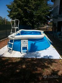 PISCINA , OMBRELLONE BIANCO,TENDA CANADESE