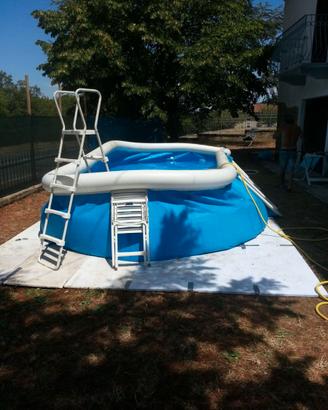 PISCINA , OMBRELLONE BIANCO,TENDA CANADESE