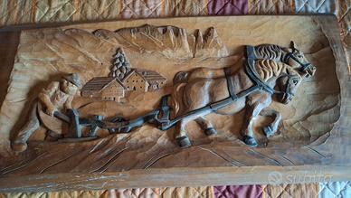 Bassorilievo in legno intagliato