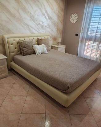 Letto matrimoniale e armadio
