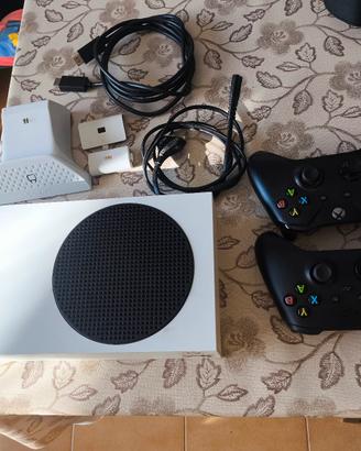 Xbox Serie S + 2 controller + Base di Ricarica