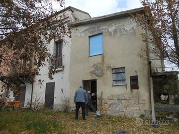 Casa indipendente di 80 m² con 4 locali a Teano