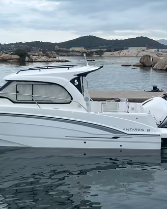 Beneteau Antares 8 v2 mercury Verado 250 v8