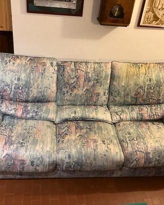 Divano in stoffa imbottito a tre posti