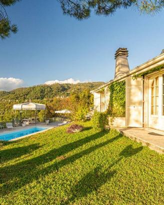 Villa di 686 m² con più di 5 locali a Bolano