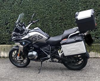 BMW R 1200 GS con tris borse