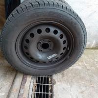 Gomme invernali complete di cerchi