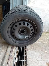 Gomme invernali complete di cerchi