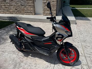 Aprilia SR GT Sport 125 colore Grigio/Argento