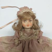 Bambola in porcellana 3