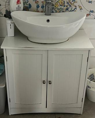 Lavabo con mobiletto e specchio