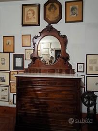 Comò originale anni '40 con ripiano in marmo bianc