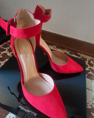 Scarpe col tacco rosso