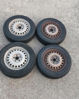 N.4 gomme con cerchi FORD 195/65/15