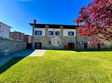 CASA DI CORTE A GRUMELLO DEL MONTE