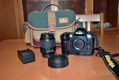 Fotocamera nikon d 100 con obbiettivo afs 18 55