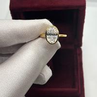 Anello con zircone naturale incassato a battuto