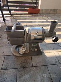 Tritacarne e grattugia formaggio