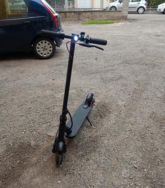 Monopattino elettrico Two dots 30Km/h