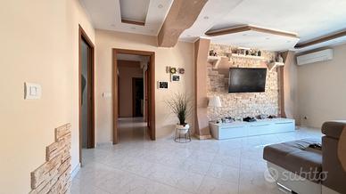 Annunziata - 4 locali con 2 posti auto e mansarda