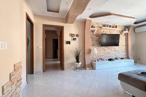 Annunziata - 4 locali con 2 posti auto e mansarda