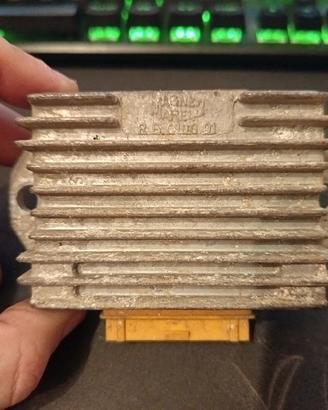 regolatore di tensione