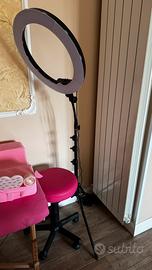 Lampada per tik tok e lettino massaggi