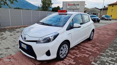 Toyota Yaris 1.5 benzina lbrida automatico