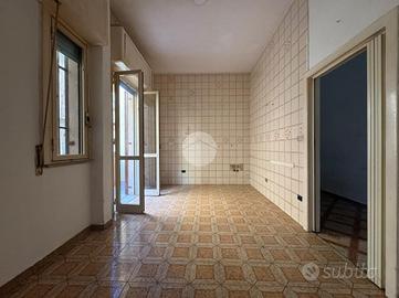 2 LOCALI A GIUGLIANO IN CAMPANIA