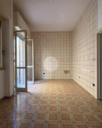 2 LOCALI A GIUGLIANO IN CAMPANIA