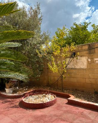 Casa indipendente con giardino