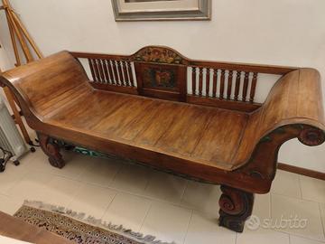 Antico divano orientale