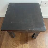 Tavolino in legno quadrato color noce