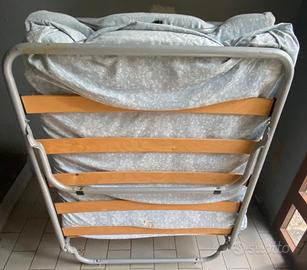 Lettino brandina pieghevole con doghe in legno