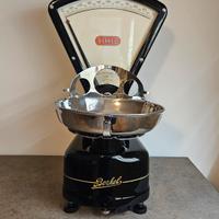 bilancia Berkel restaurata nera 1kg antica