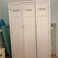 Armadio a tre ante in legno decape’