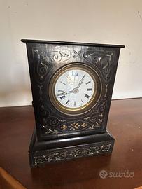 Orologio antico da camino con pendola