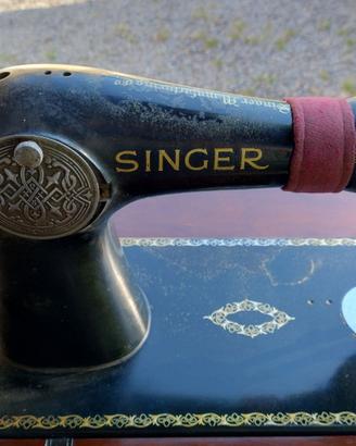 Singer a pedale modello del centenario 1851-1951