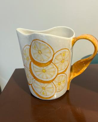 caraffa in ceramica di Ernestine Salerno
