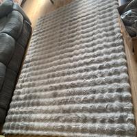 Tappeto peloso grigio perla