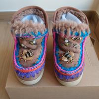 mou bambina con gioielli