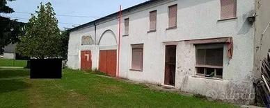 Immobile in asta di 559 m² con 5 locali e box auto
