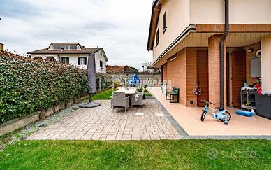 TRILOCALE CON GIARDINO E BOX DOPPIO E CANTINA RIFI